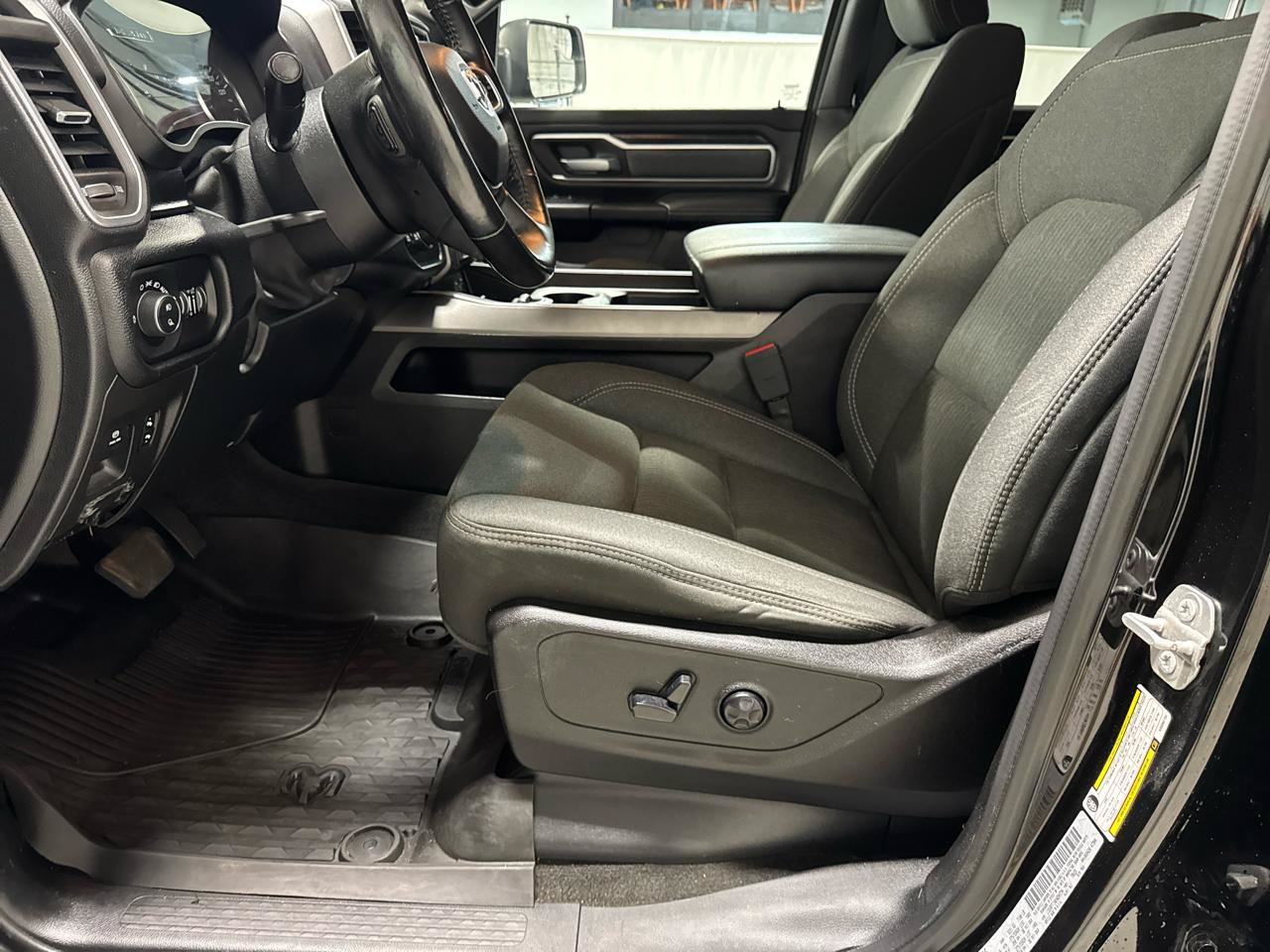Used 2019 RAM 1500 Big Horn AWD/4WD image 14