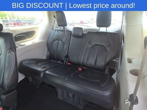 Used 2023 Chrysler Pacifica Touring-L FWD image 18