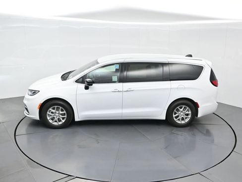 New 2026 Chrysler Pacifica Select image 52