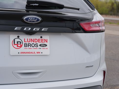Used 2024 Ford Edge SEL w/ Convenience Package AWD/4WD image 11