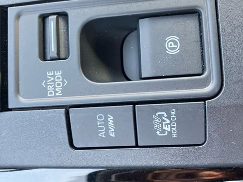 Used 2025 Toyota Prius Plug-In Hybrid w/ Limited Premium Package image 33