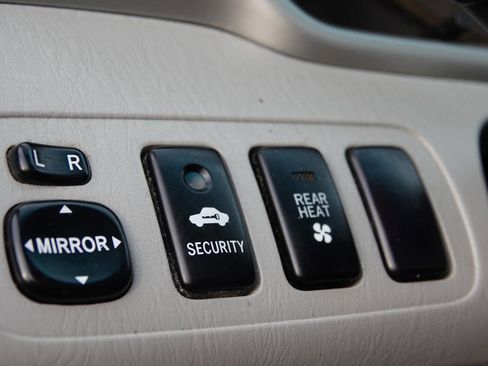 Used 2005 Toyota Highlander Limited AWD/4WD image 72