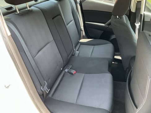 Used 2010 MAZDA MAZDA3 i Touring FWD image 25