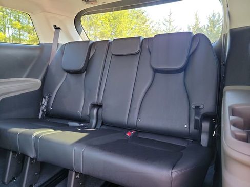 New 2026 Kia Carnival FWD image 10