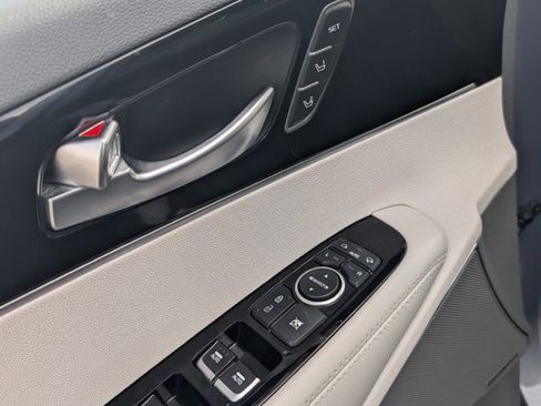 Used 2020 Kia Sorento SX image 18