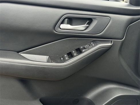 Used 2024 Nissan Rogue SV image 25