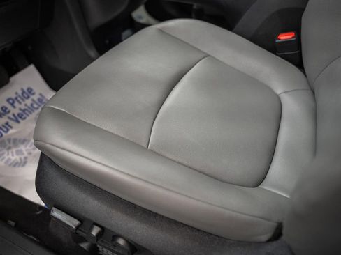 Used 2025 Toyota Sienna XLE FWD image 40
