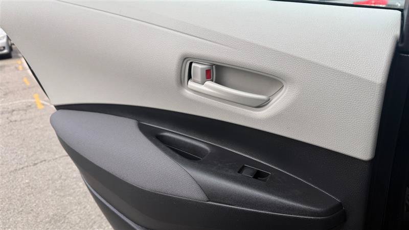 Used 2022 Toyota Corolla LE FWD image 17