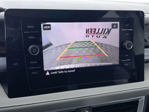 Used 2025 Volkswagen Taos SEL image 17