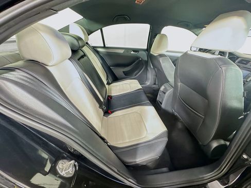 Used 2016 Volkswagen Jetta Sport image 32