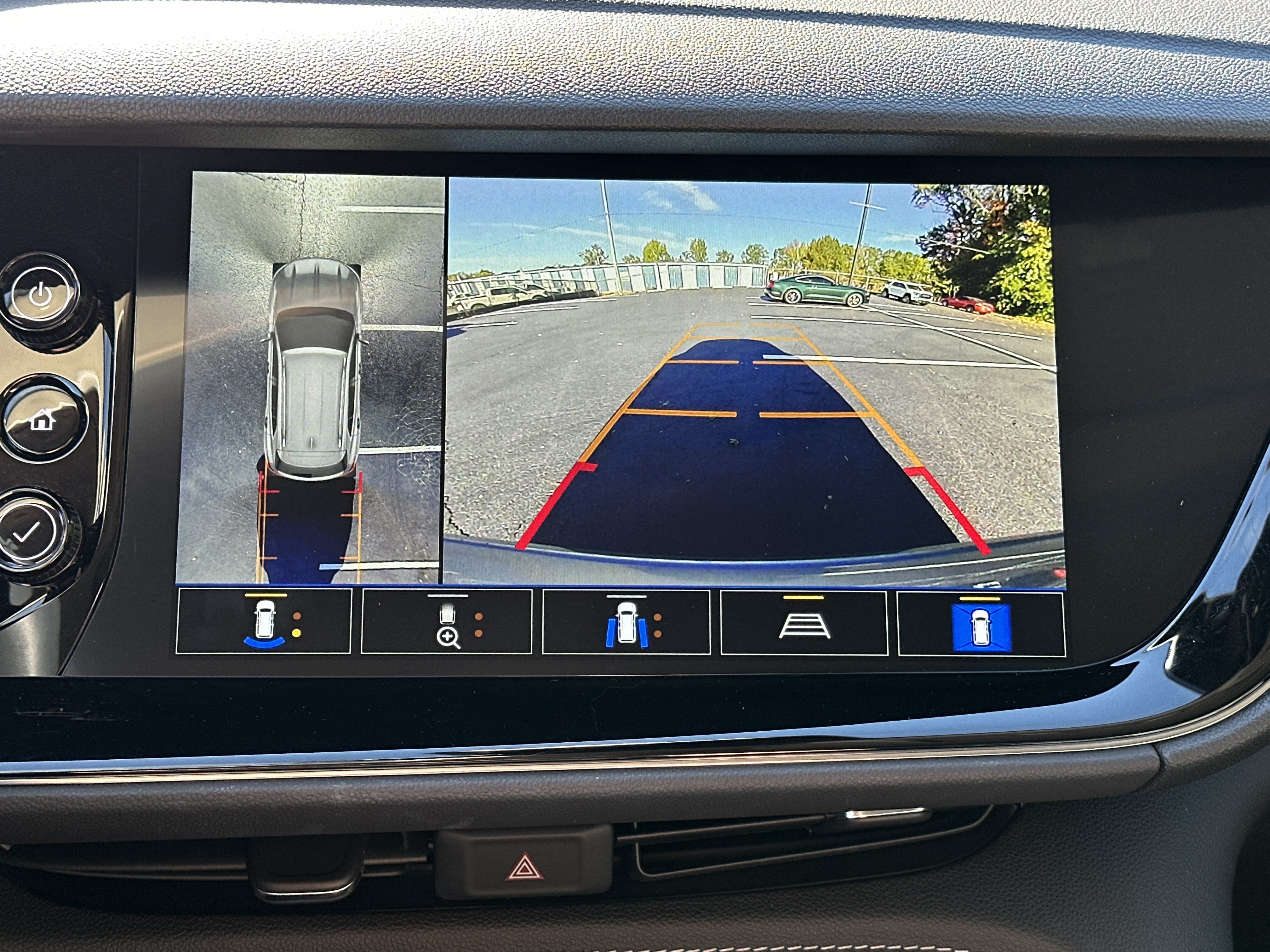 Used 2022 Buick Envision Avenir w/ Technology Package II FWD image 3