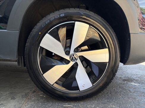 Used 2025 Volkswagen Taos S AWD/4WD image 30