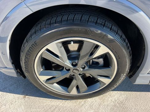 Used 2024 Audi Q4 e-tron Premium Plus image 11