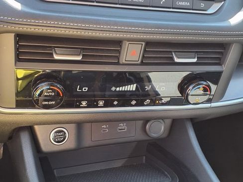 Used 2023 Nissan Rogue SV FWD image 7