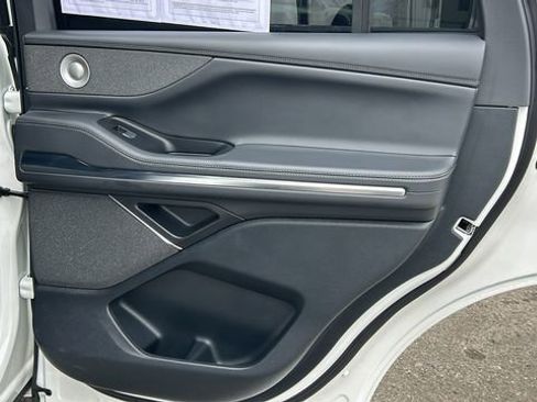 Used 2025 Lincoln Navigator Reserve w/ Jet Appearance Package image 12