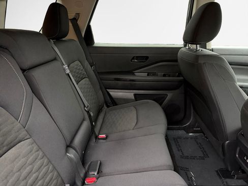 Used 2024 Nissan Pathfinder SV image 27