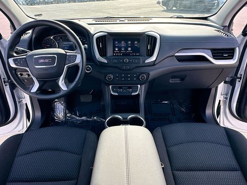 Used 2024 GMC Terrain SLE image 3