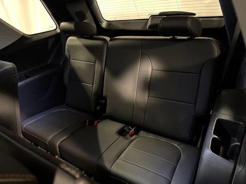 Used 2020 Chevrolet Traverse LT w/ LPO, Floor Liner Package FWD image 21