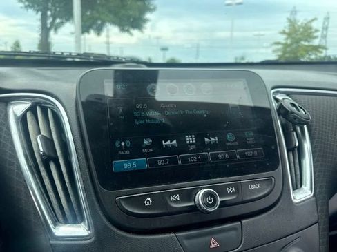 Used 2018 Chevrolet Malibu LT FWD image 21