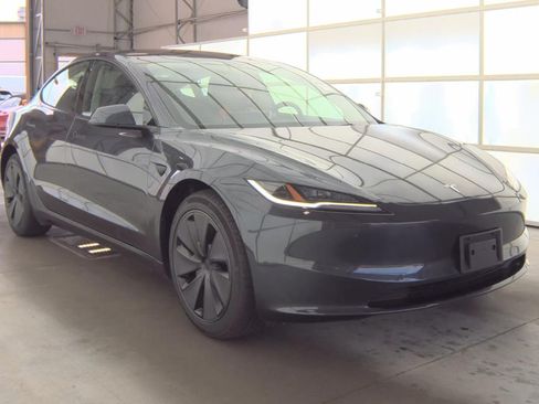 Used 2025 Tesla Model 3 Long Range RWD image 3