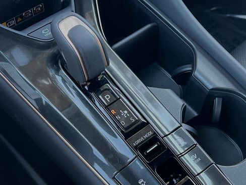 New 2025 Toyota Crown Signia image 24