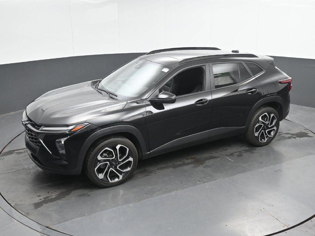 Used 2025 Chevrolet Trax RS w/ Sunroof Package FWD image 35