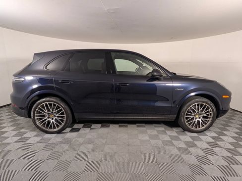 Certified 2023 Porsche Cayenne Platinum Edition AWD/4WD image 8