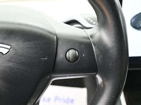 Used 2019 Tesla Model 3 Standard Range image 16