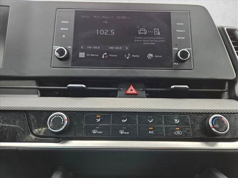 Used 2025 Kia Sportage LX FWD image 13
