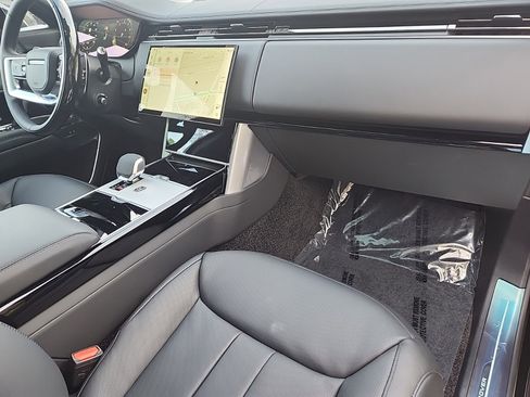New 2025 Land Rover Range Rover SE image 28