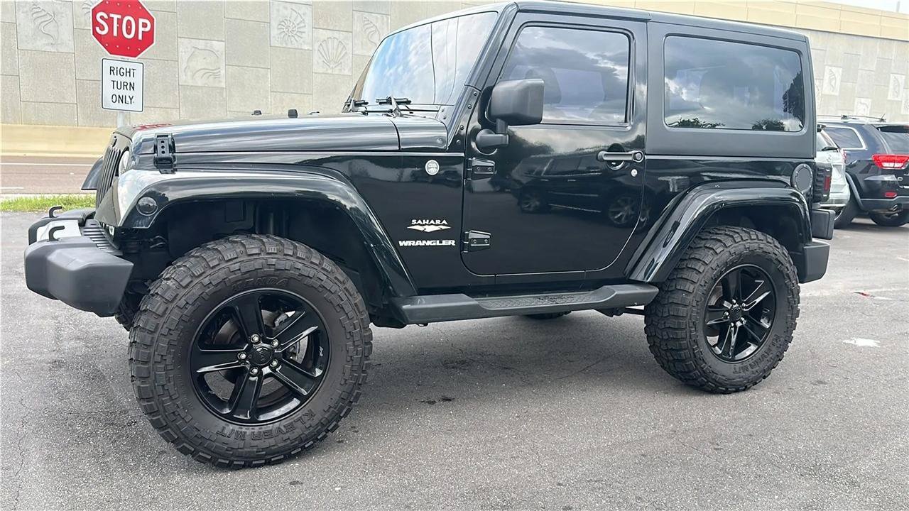Used 2013 Jeep Wrangler Sahara AWD/4WD image 15