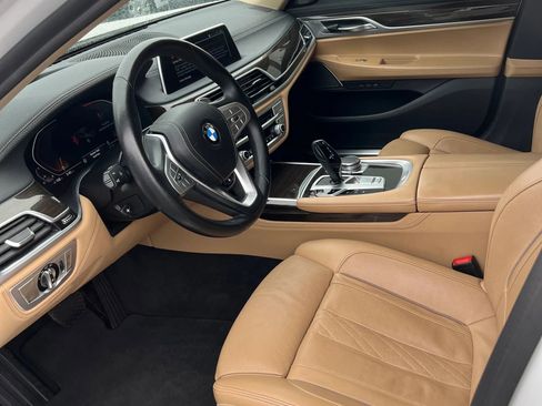 Used 2022 BMW 740i image 10