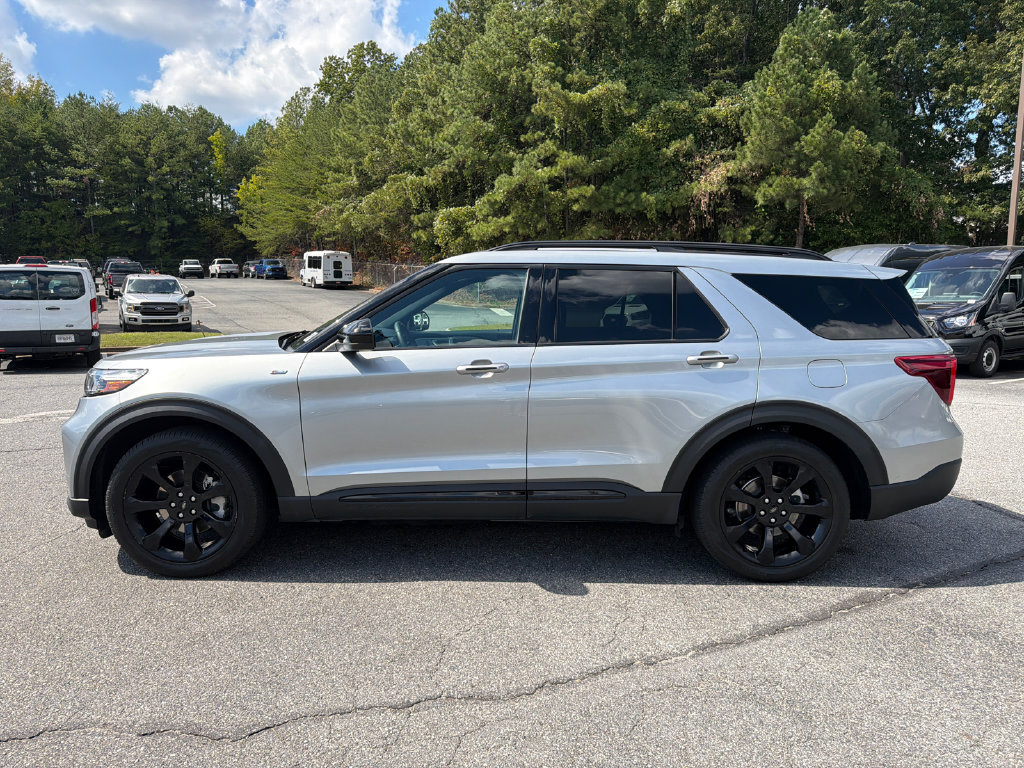 Used 2024 Ford Explorer ST-Line w/ Class IV Trailer Tow Package RWD image 4