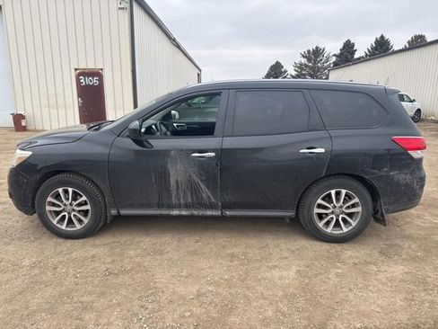 Used 2014 Nissan Pathfinder S image 3