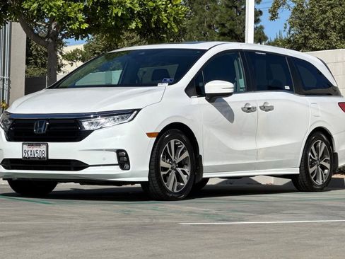 Certified 2024 Honda Odyssey Touring image 11