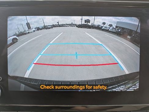 Used 2023 Toyota Highlander XLE FWD image 22