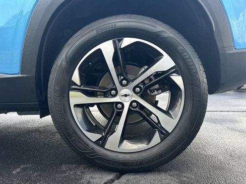 Certified 2025 Chevrolet Trax RS FWD image 29