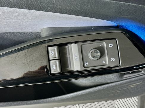 Used 2023 Volkswagen ID.4 S image 15