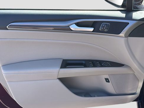 Used 2017 Ford Fusion Energi SE image 21