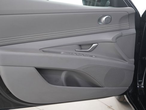 Used 2025 Hyundai Elantra SEL image 17