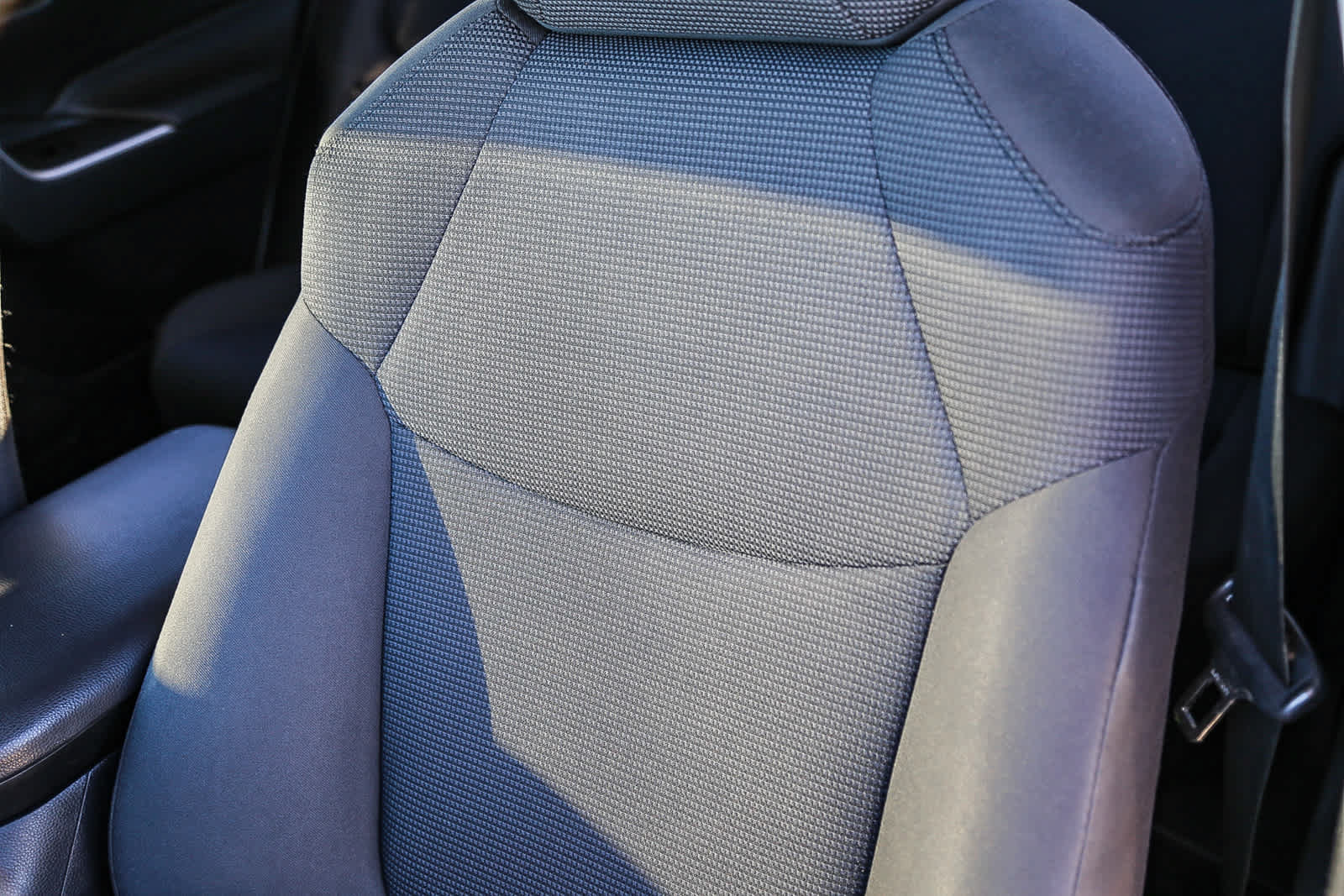 Used 2019 Toyota RAV4 LE w/ Carpet Mat Package AWD/4WD image 23