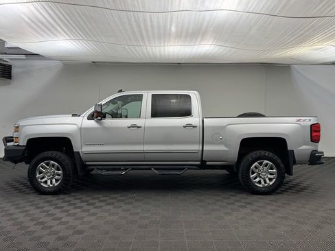 Used 2017 Chevrolet Silverado 3500 LTZ image 2
