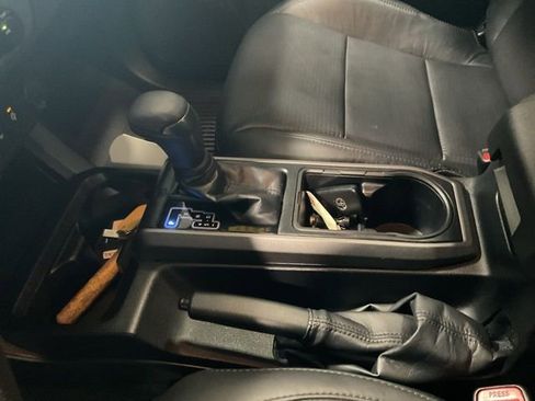 Used 2022 Toyota Tacoma TRD Off-Road image 16