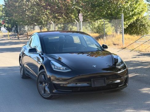Used 2018 Tesla Model 3 RWD image 4