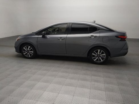 Used 2020 Nissan Versa SV image 3