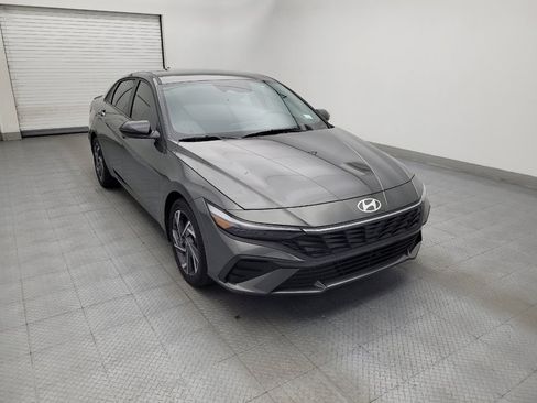 Used 2025 Hyundai Elantra Sport FWD image 13