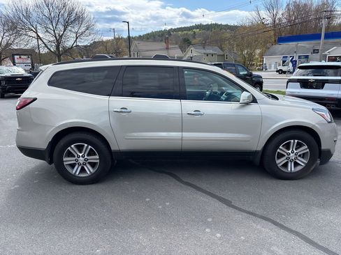 Used 2017 Chevrolet Traverse LT AWD/4WD image 6