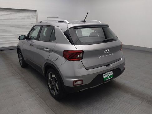 Used 2024 Hyundai Venue SEL FWD image 5