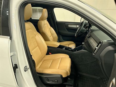 Used 2022 Volvo XC40 T5 Inscription w/ Advanced Package image 23