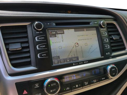 Used 2018 Toyota Highlander XLE FWD image 14